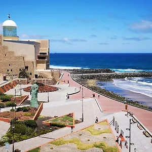 apartamento-en-primera-linea-de-playa-las-canteras.in-canary-islands.com/